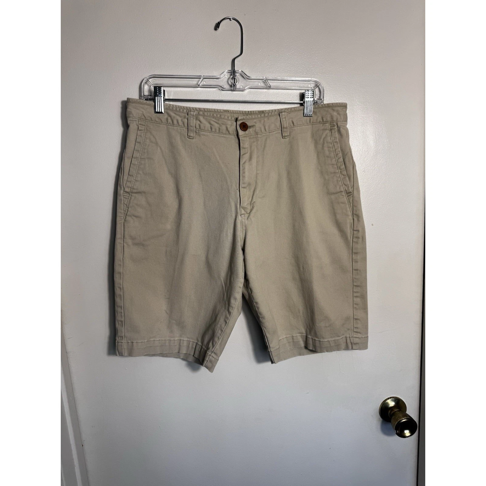 Tommy Bahama Men's 34 Khaki Chino Shorts Stretch Cotton Beige Hula Girl Pockets