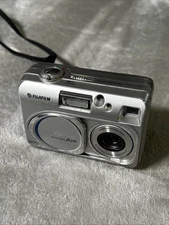 Fujifilm FinePix A Series A210 3.2MP Digital Camera - Silver Tested Works Great