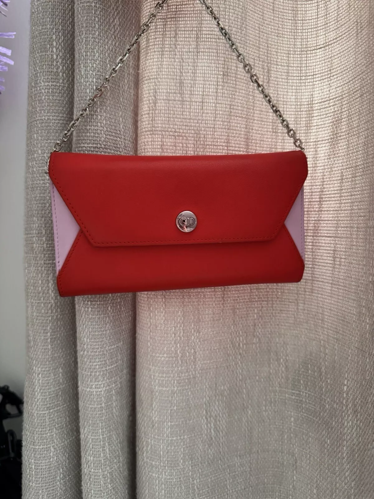 Christian Dior sac pochette portefeuille enveloppe cuir rouge/rose sur chaîne   Occasion 