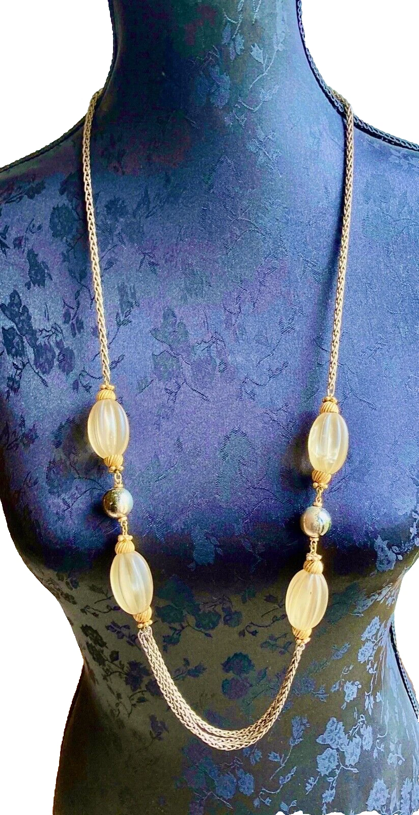 Collier   sautoir   Signé sur le fermoir CHR DIOR   jewelry   N°1