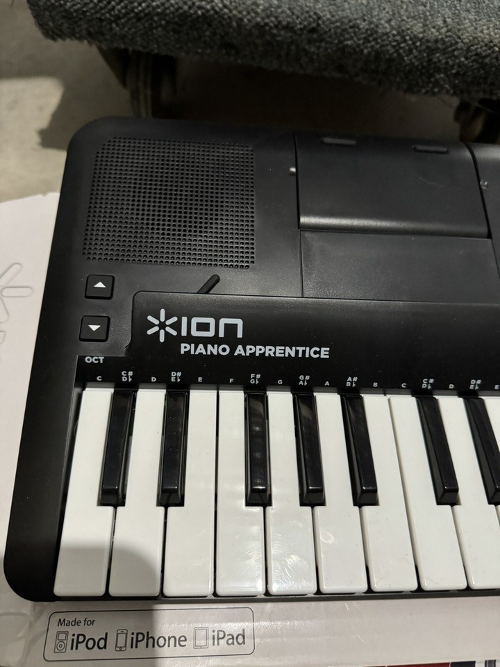 ION PIANO APPRENTICE 25note Lighted Keyboard for iPad, iPod and iPhone