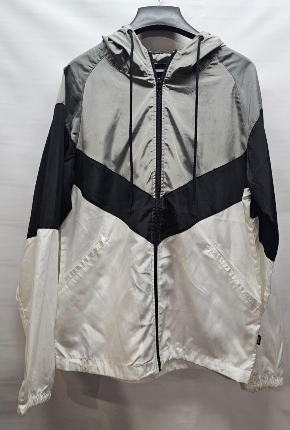 Foto 1 di 9