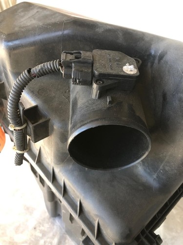 2001 - 2003 TOYOTA SIENNA 3.0L 6 Cylinder Air Intake Cleaner Filter Housing Box - Picture 2 of 14
