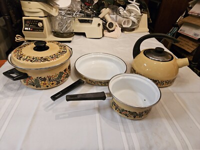 Vintage Enamelware Heavy Cookware HARVEST Floral PATTERN FROM THE 1970s LOOK!!!