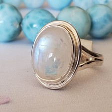 مقتنيات Rainbow Moonstone
