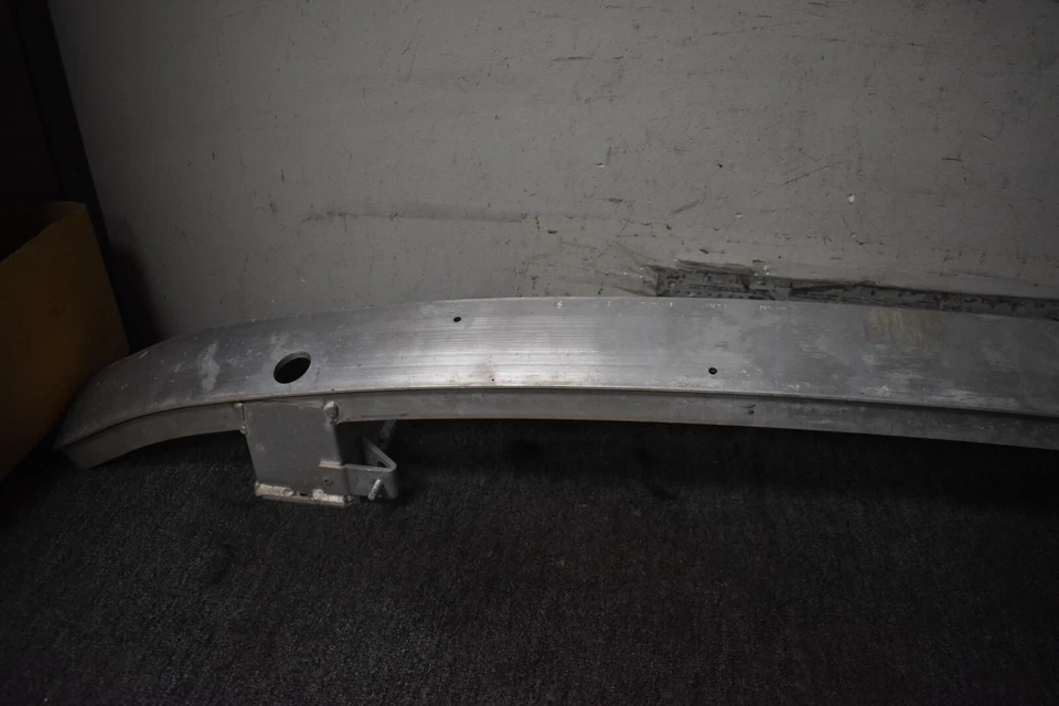 BMW 550I GT XDRIVE 2014-2017 base barra de refuerzo trasera OEM de fábrica Foto 2 de 4