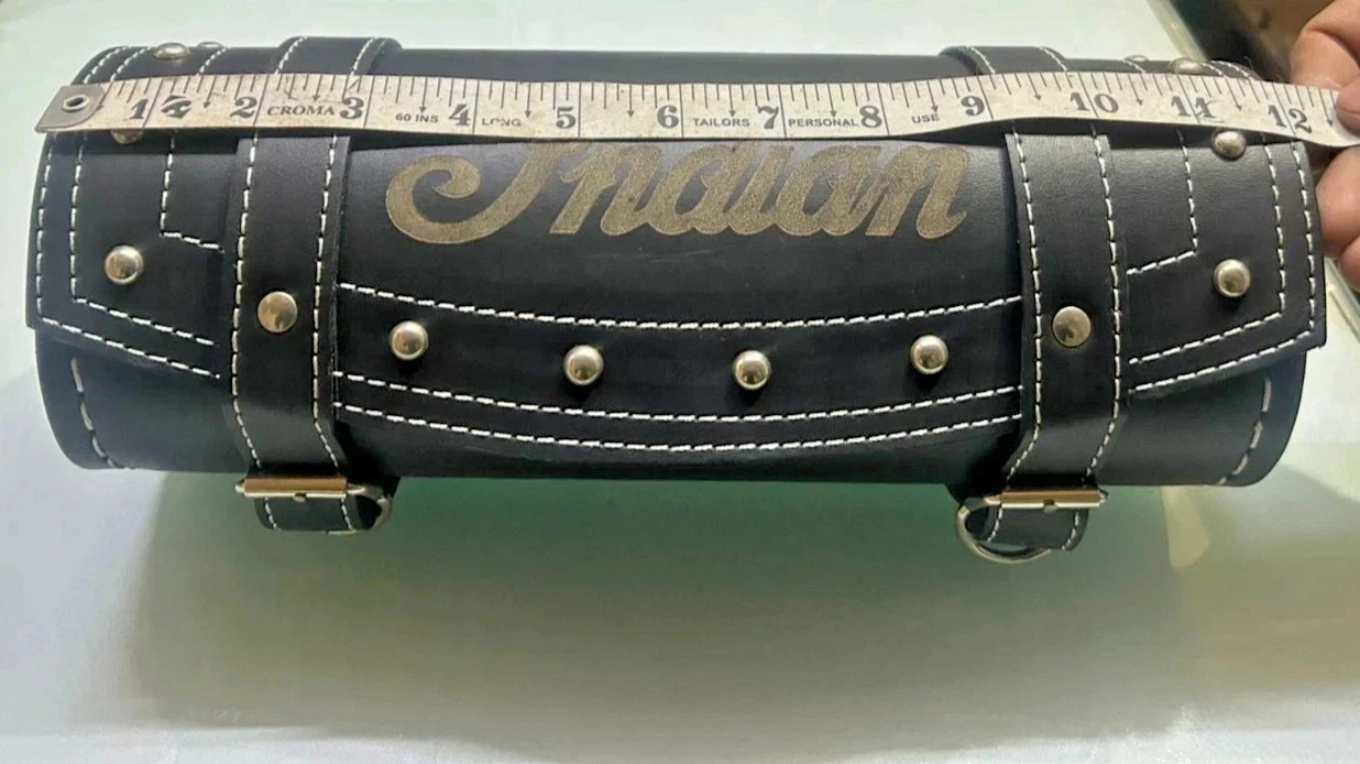 BOLSO DE HERRAMIENTAS DE CUERO GRABADO APTO PARA JEFE INDIO CON TACHUELAS NEGRO