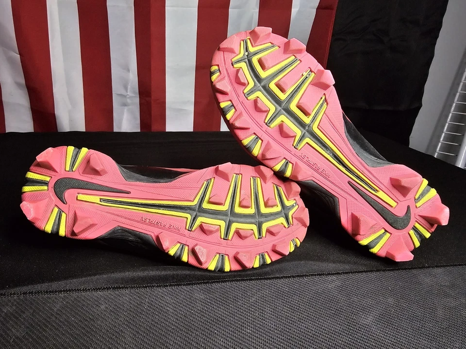 Nike Pink & Black Softball/Soccer Cleats Size 2.5 Girl Youth - Image 3 of 4