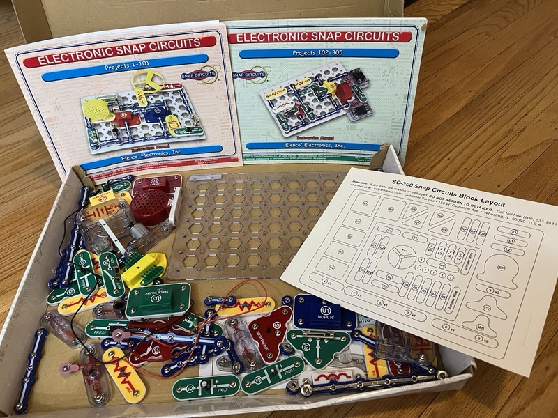 Elenco Snap Circuits SC300 Electronics 300 Projects Experiments Complete!