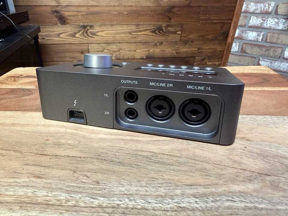 Universal Audio Arrow Thunderbolt 3 2 x 4 Channels 192 KHz Audio Interface - Image 3 of 3