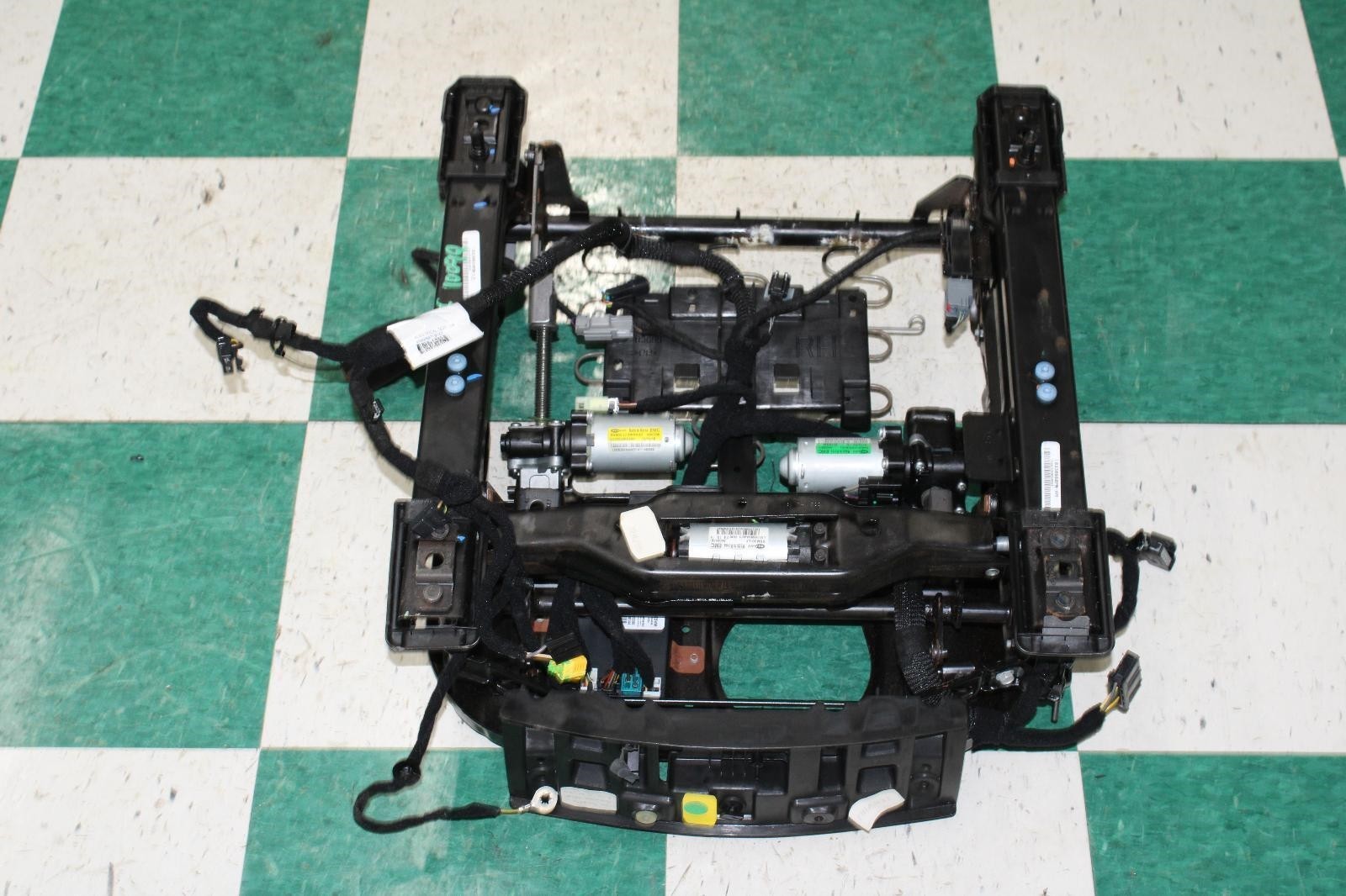 14-24 Ghibli Electronic Front Passenger Side Right RH RF Seat Track Rail Motor