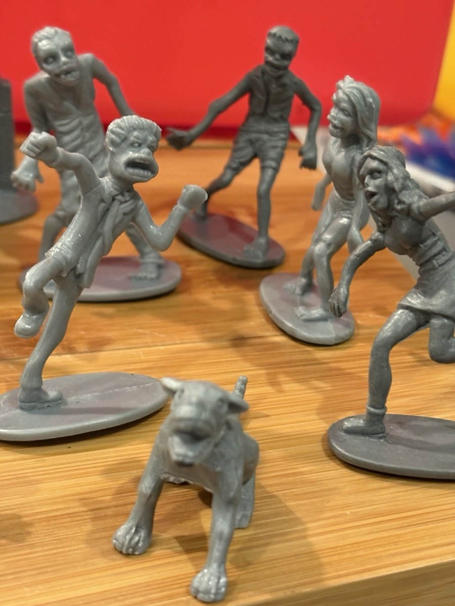 Zombie Figurines 13 grey plastic undead army men toy soldier