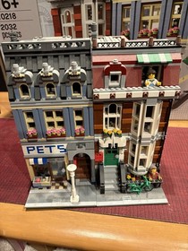 LEGO Creator Expert 10218 PET SHOP 100% Complete Box Manuals Light Kit