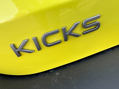 Tendalino Parasole Personalizzato Per Kicks (2025-oggi) – Blocco UV 99% – Protezione Interni – Design Approvato OEM – Kit Estivo