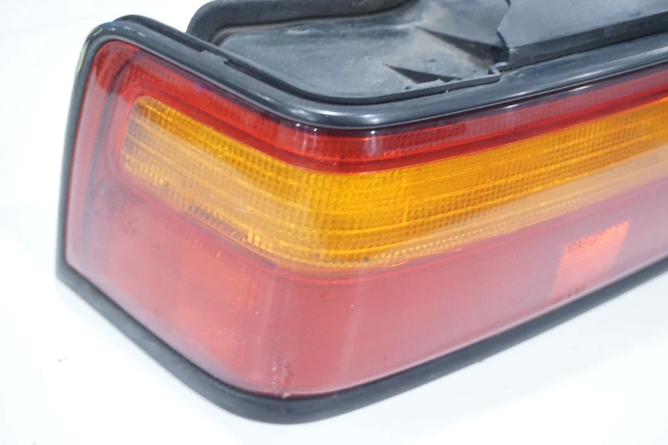 Luz trasera lateral del conductor Honda Civic 1990-91 4 puertas OEM Foto 2 de 4