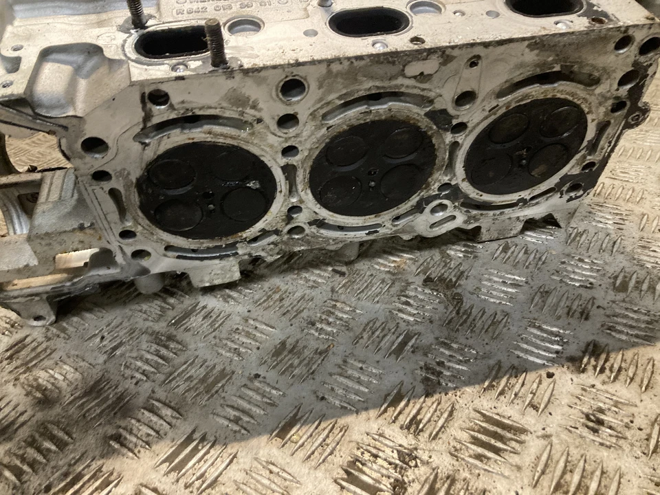 Cabezal motor lateral derecho MERCEDES-BENZ GL 320 CDI X164 6420163901 3,0 diésel Foto 3 de 4