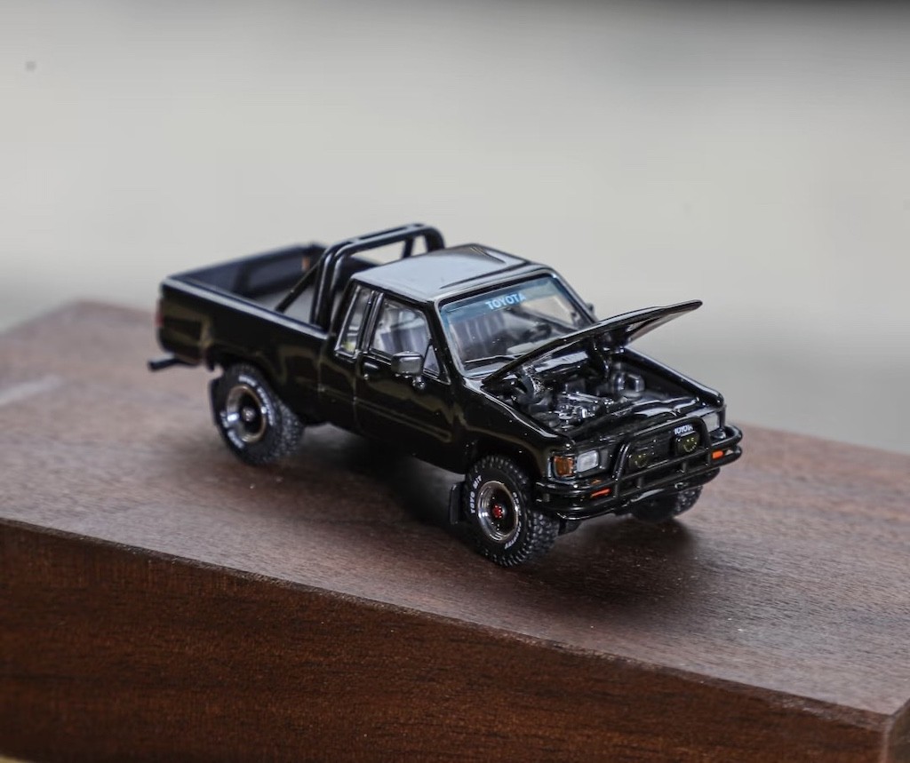 GCD 1:64 Black Hilux SR5 Xtra Cab Pickup Truck Model Diecast