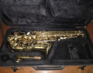Allora AAS-250 Student Series Alto Saxophone With Hard Case