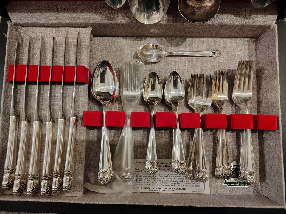 1847 ROGER Bros ETERNALLY YOURS IS Set Silverware Set  Service for 12  - Image 2 of 4