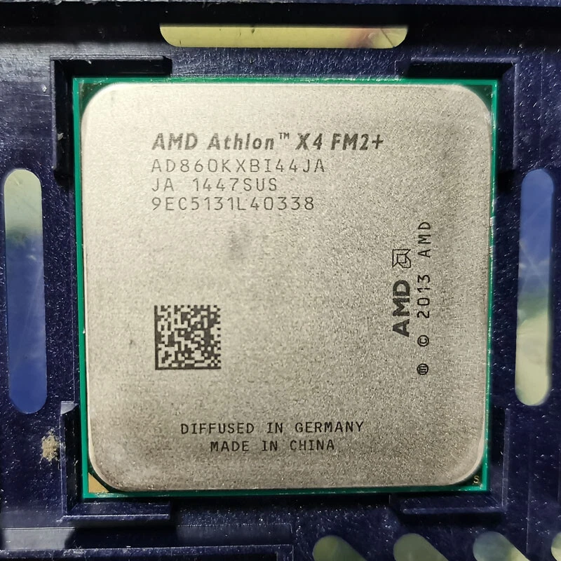 AMD Athlon X4 860K 3.7 GHz Quad-Core 4MB AD860KXBI44JA Socket FM2 CPU Processor - Image 2 of 3