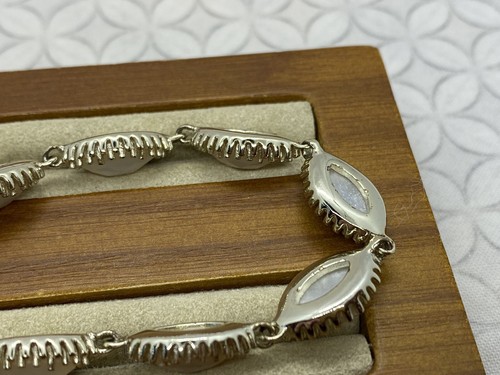 Kendra Scott Jana Bracelet In Ivory mother of Pearl Gold Tone Used - Picture 15 of 15