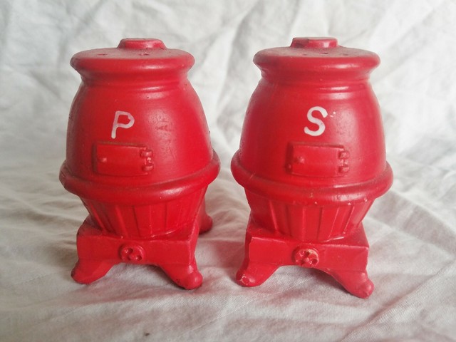 624 Vintage Ceramic Red Burning Stove Salt and Pepper