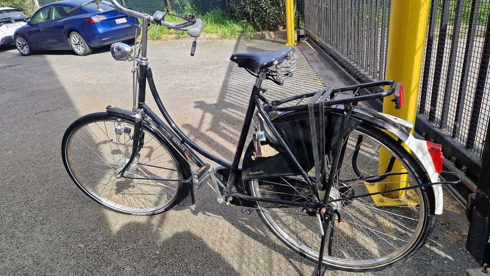Vélo hollandais Gazelle haut de gamme état neuf bleu