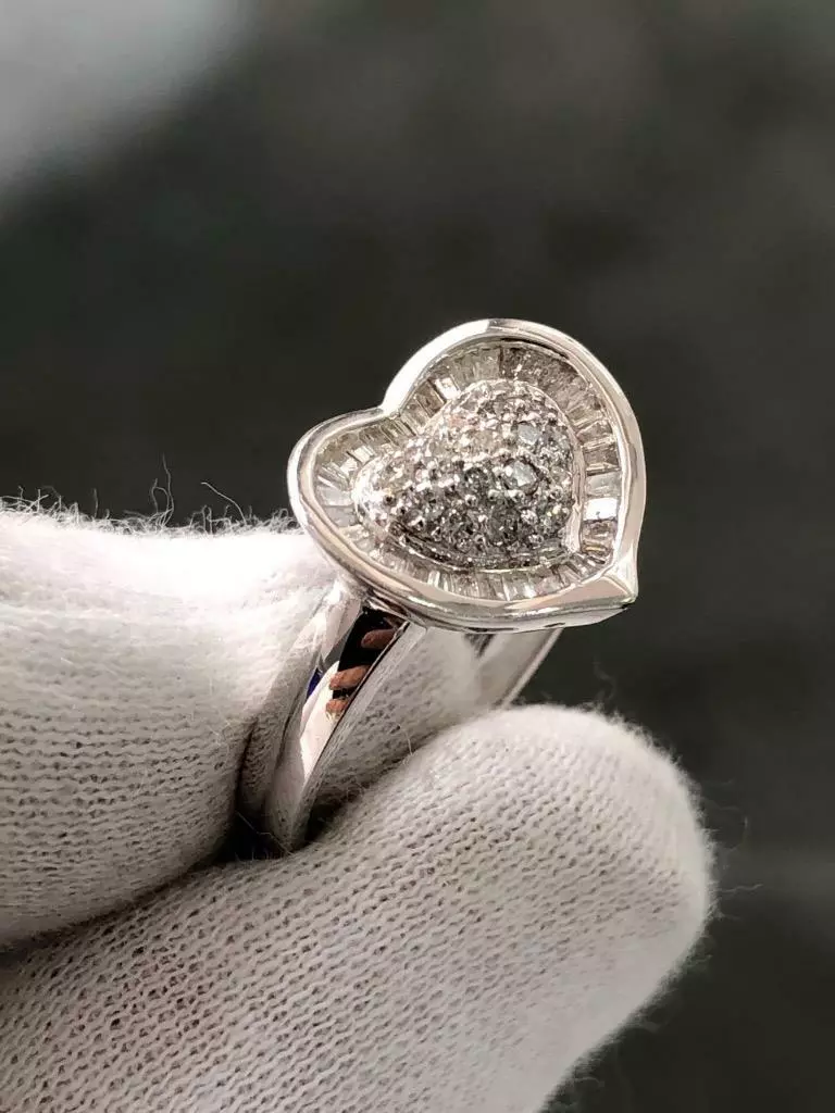 White gold right hand ring outlet