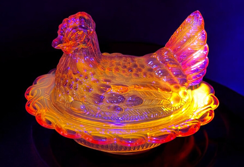 RAR Mosser Carnival Cadmium UV Reaktiv Glas Henne auf Nest NEUWERTIG!
