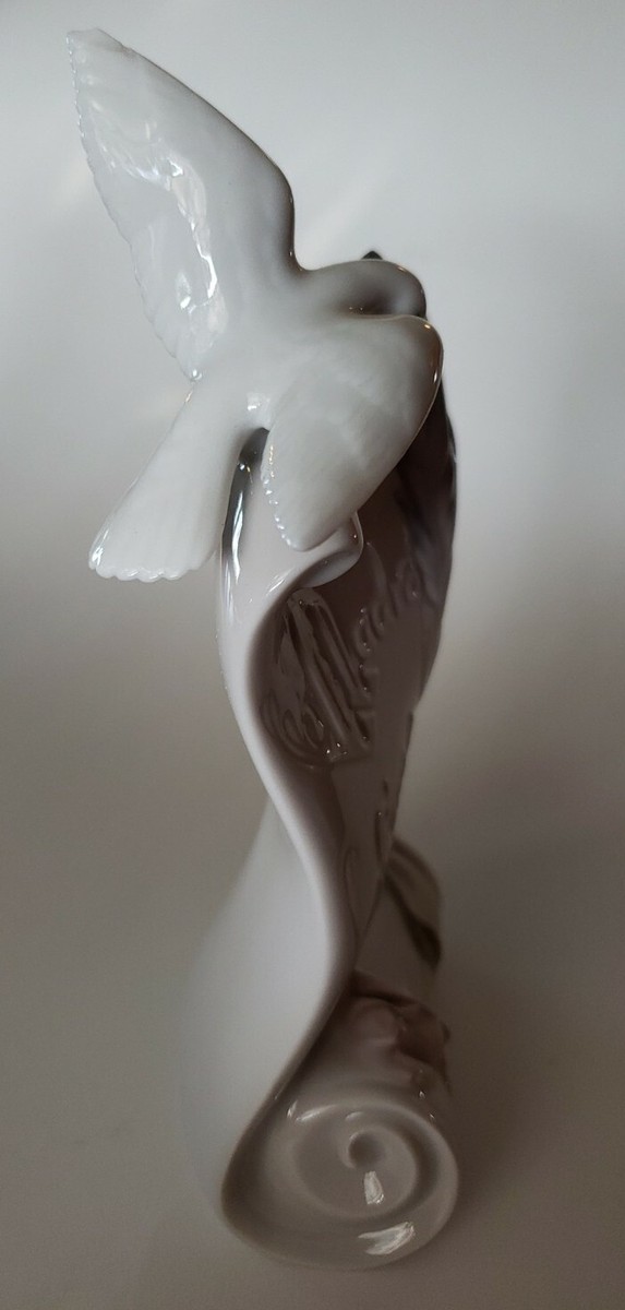 Lladro 07677 Society Scroll Art Brings Us Together w