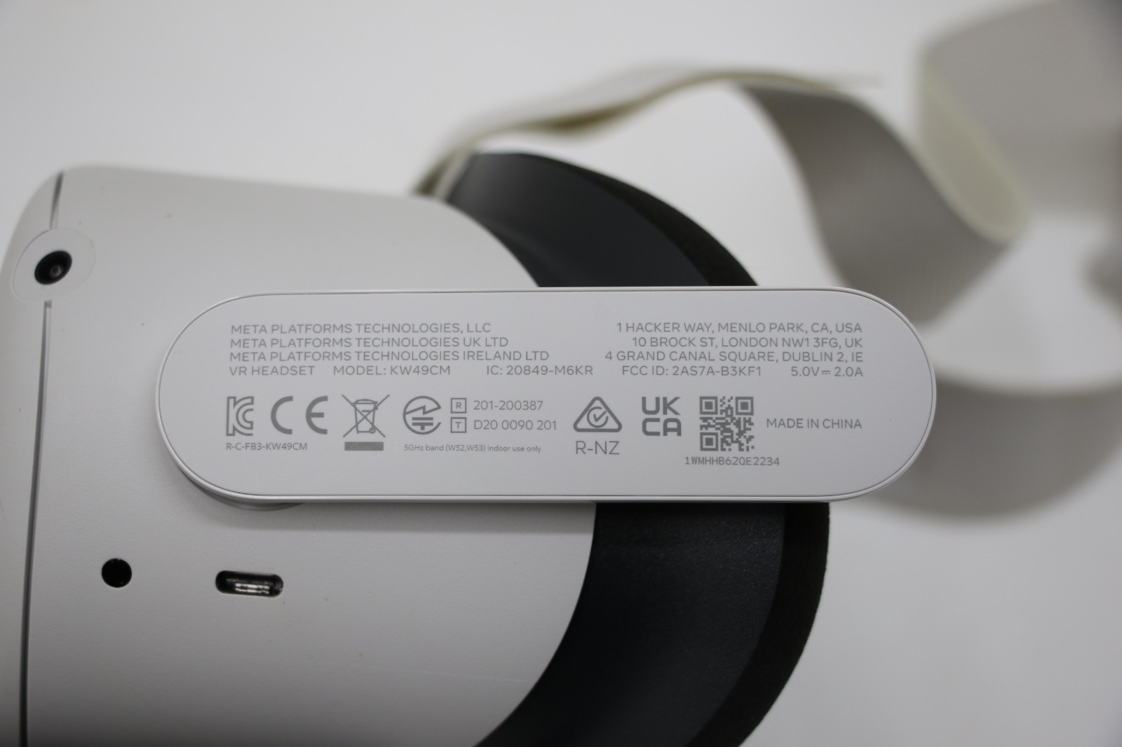 Oculus Quest 128GB Advanced All-in-One Virtual Reality VR Headset Set - White