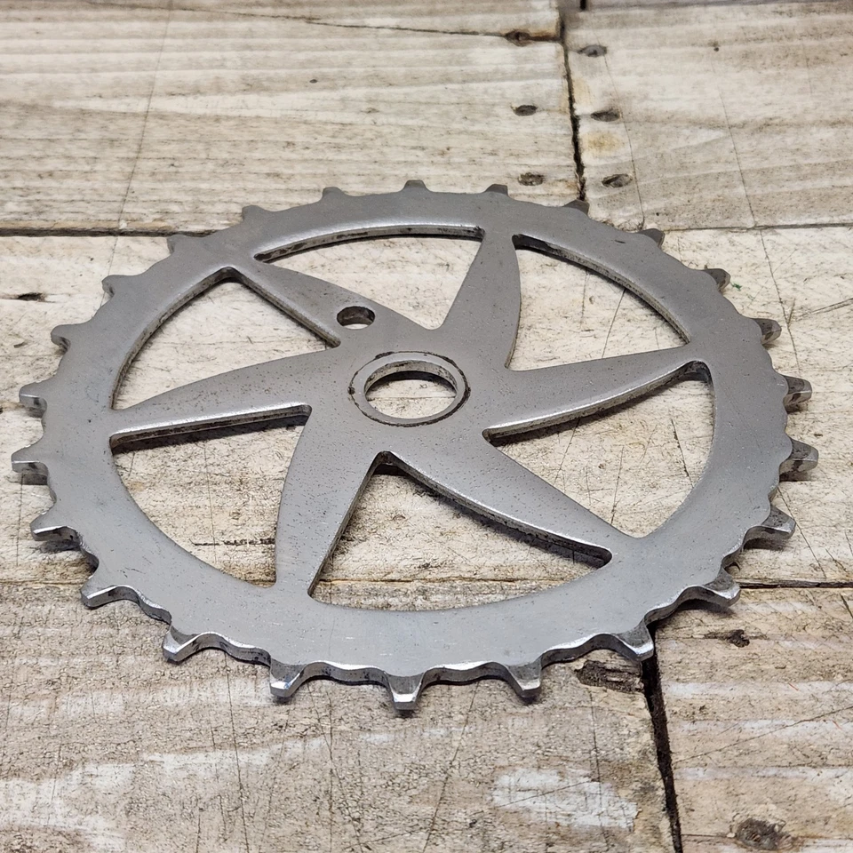 Plato de dientes saltados de los años 50 piñón Shelby globo de 24 dientes molinete espiral años 50 Foto 2 de 4