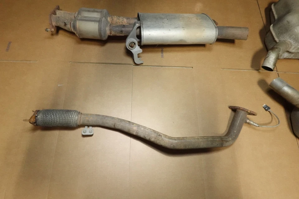 Sistema de escape GMC ACADIA 2017-2019 Foto 3 de 4