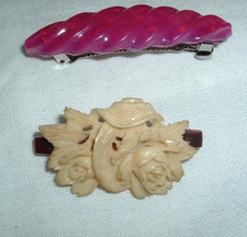 VICTORIAN RIDGED PINK AND CARVED WHITE FLORAL LUCITE HAIR BARRETTES