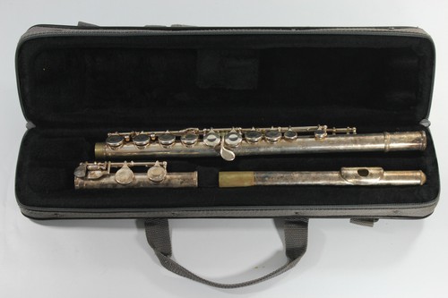 Bundy 2 The Selmer Company Flute Silver in Soft Carrying Case