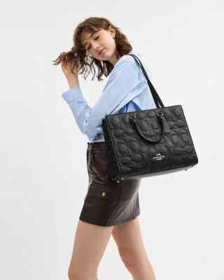 NWT Coach Maggie Tote Bag In Blocked Signature Leather CY672