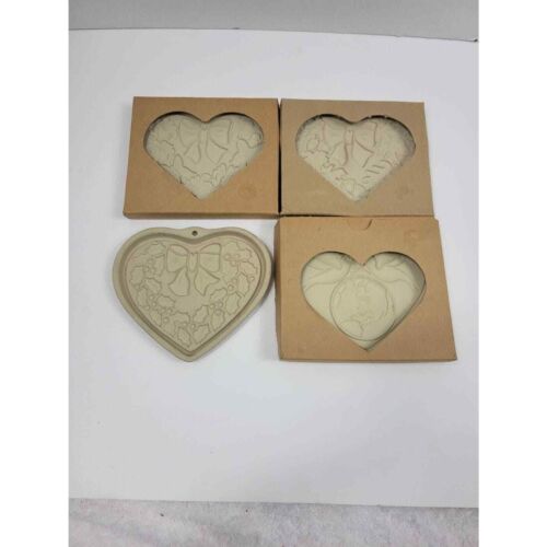 Set of 4 Pampered Chef SEASONS OF THE HEART Series Stoneware Cookie Molds 2003 - Zdjęcie 1 z 11