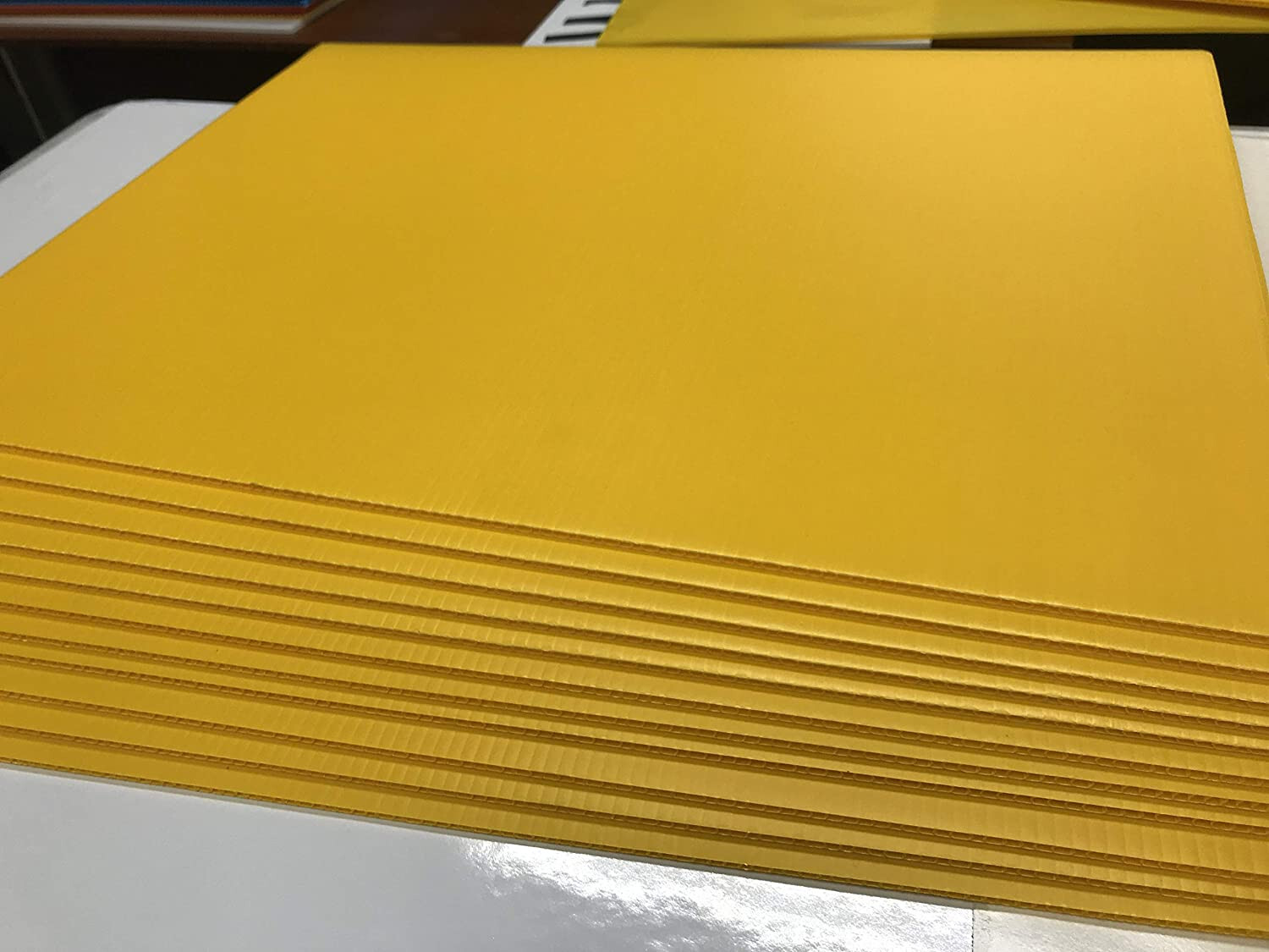 100 YELLOW Signs 24"x18" x4 mm corrugated plastic, bundles of 100 pieces