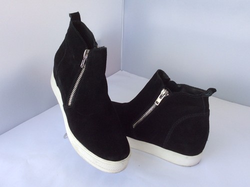 steve madden black wedgie