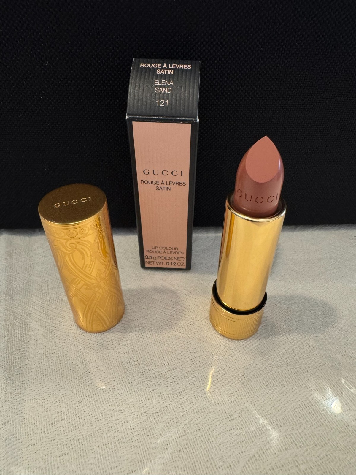Rouge à lèvre satiné hydratant Gucci 121 pour des lèvres sublimées