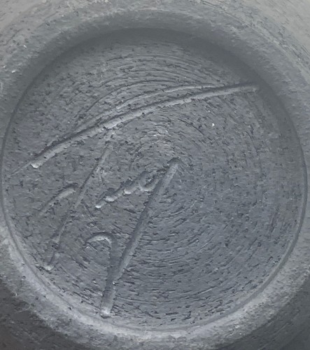 Jarrón RAKU acabado iridiscente y mate negro/gris 5,5" de alto firmado por artista - Imagen 4 de 4