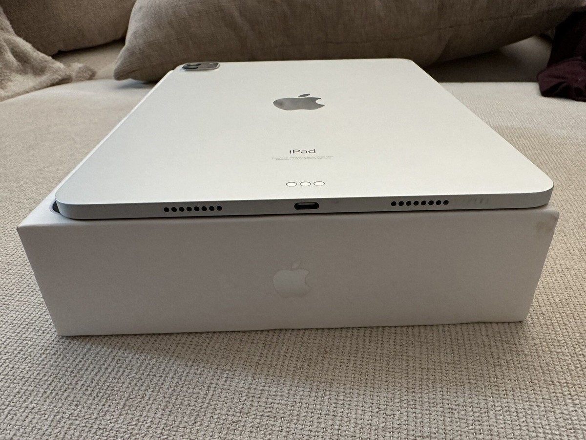 Apple iPad Pro 3rd Gen 128GB, Wi-Fi, 11 in - Silver