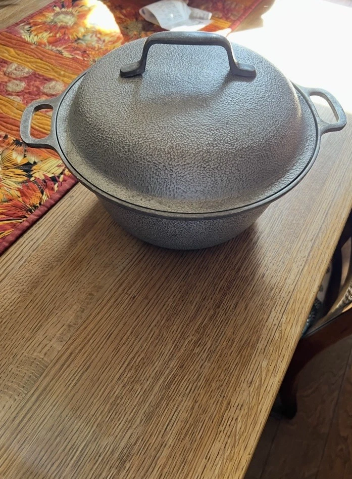 Vintage Silver Seal hammered aluminum dutch oven.1950's