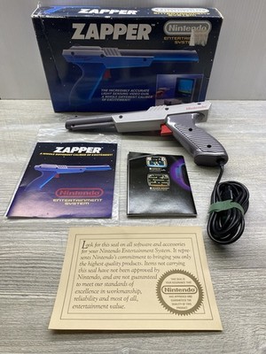 Nintendo NES Grey Zapper Light Gun Controller CIB w/ Manual - Main Image