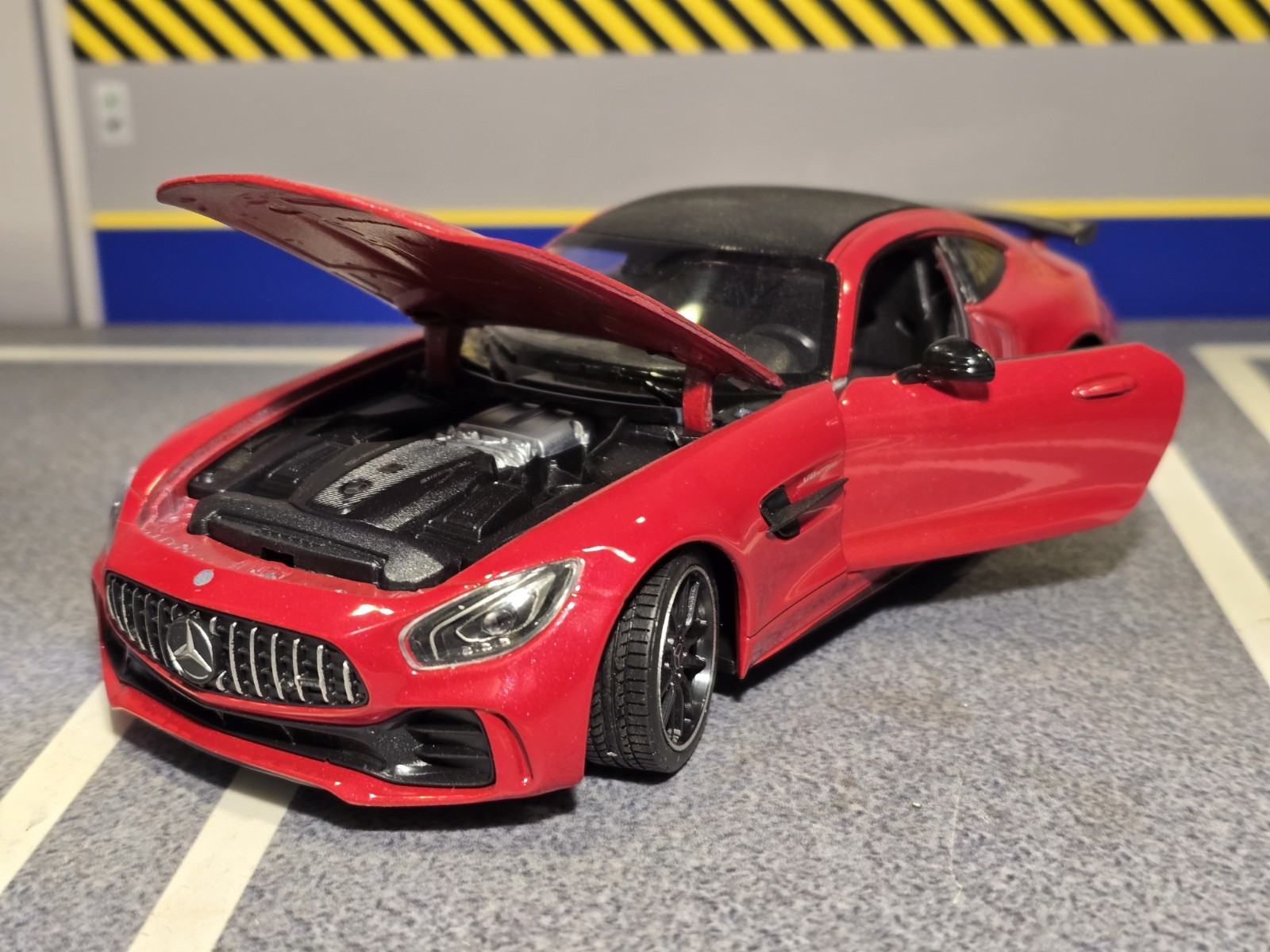 Mercedes AMG GT-R 2017 Red Detailed Welly NEX LGB G 1:24 Scale Diecast Car 24081