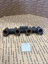 V2607 Exhaust Manifold 1E832-12310 for Bobcat S185 S205 S550 S570 T180 T190 T550