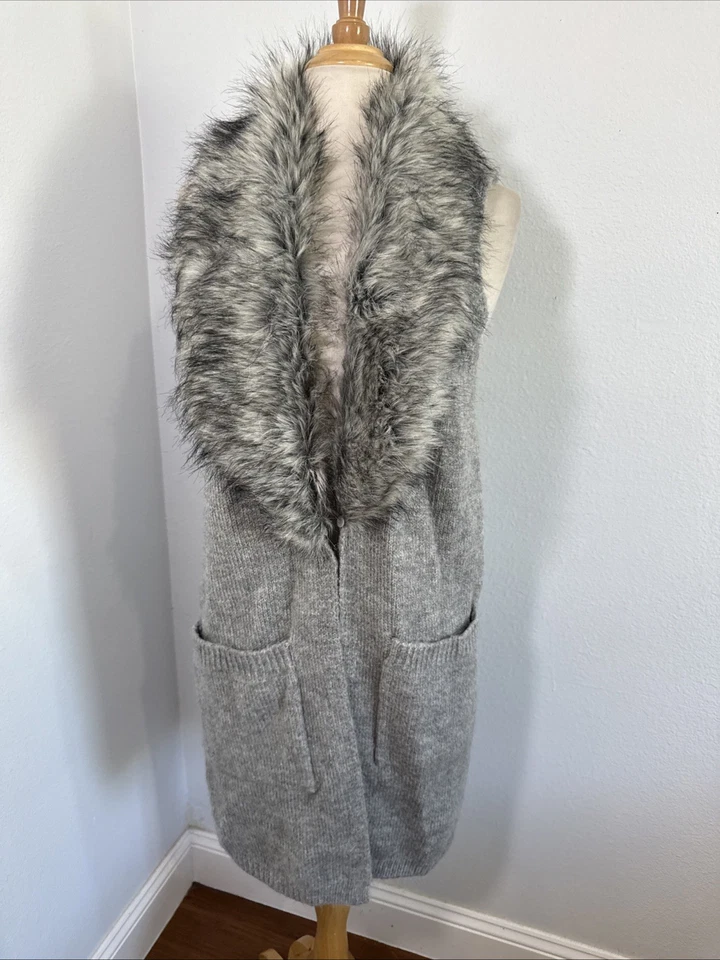 Chaleco Suéter Forever 21 Mujer S Gris Cuello de Piel Sintética Y2K Mob Wife Minimalista Foto 2 de 4