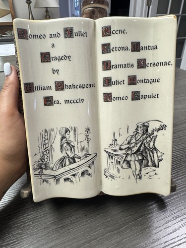 Vintage 1970 Creative World Romeo & Juliet Book Empty Decanter Italy - Picture 2 of 12