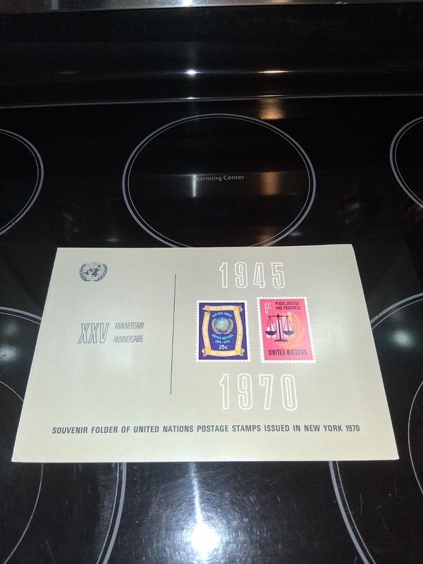 SL 1669/12 United Nations Souvenir Folders 70-87 united nations souvenir folders