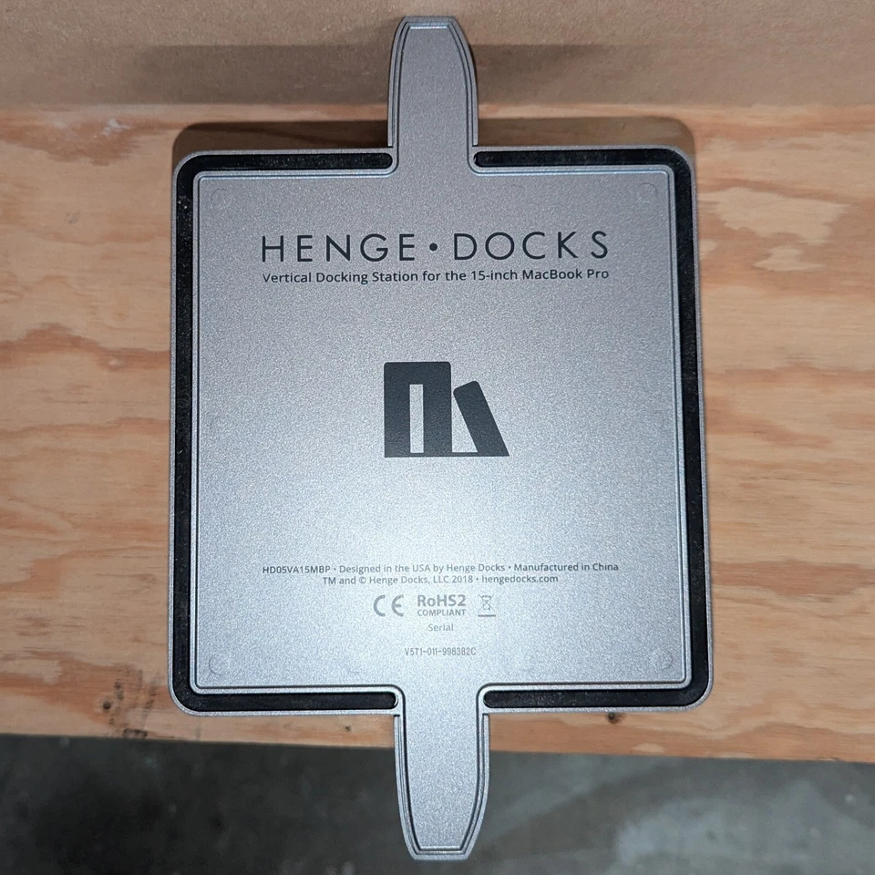 Brydge HD05VA15MBP Henge Docks Vertical Dock for 15" MacBook Pro w/Touch Bar - Image 4 of 4